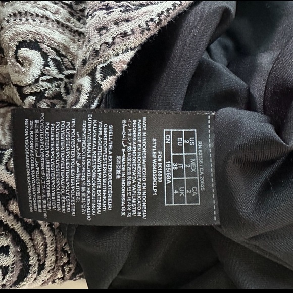 Guess Embroidered Beaded Fitted Mini Skirt Size 2 - Picture 4 of 4